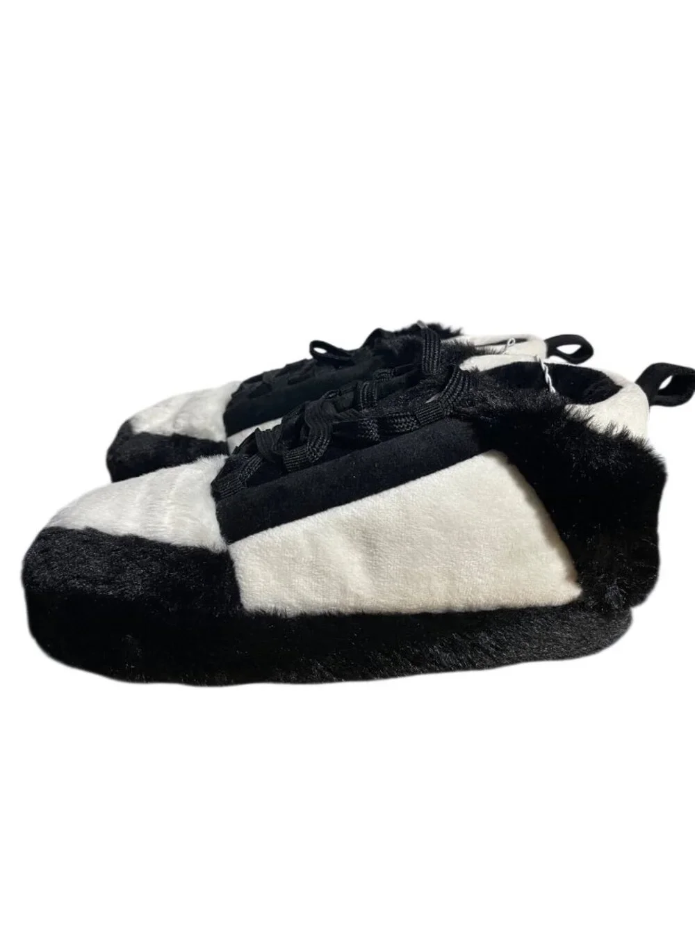 Cat & Jack Big Kids Journey Sneaker Slippers Size 4-5 Black White Plush Lace Up